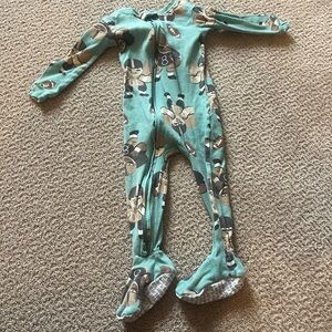 Carter's 18m football and snowman pjs